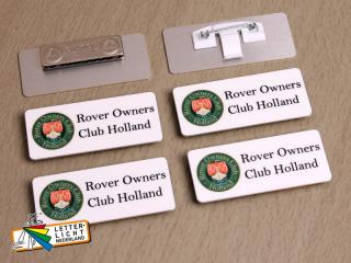 Badge bedrukken 70x30mm standaard formaat 